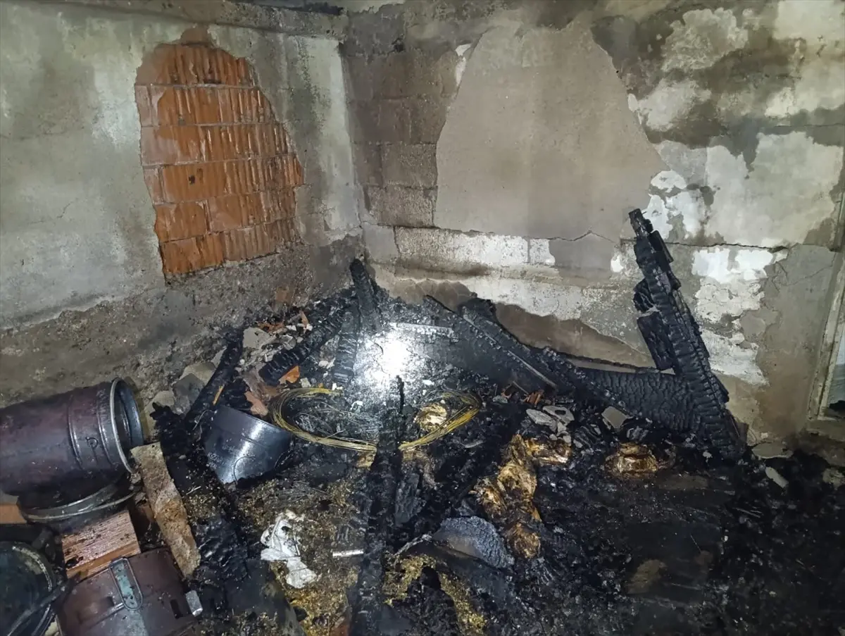 Bolu'da ahır ve odunlukta çıkan yangın söndürüldü