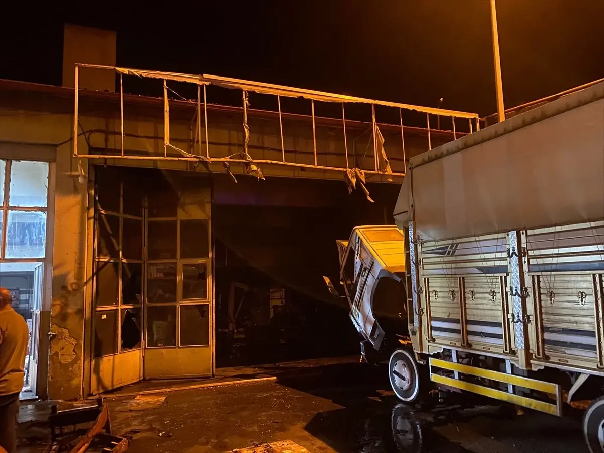 Erzincan'da bir iş yerinde çıkan yangın söndürüldü