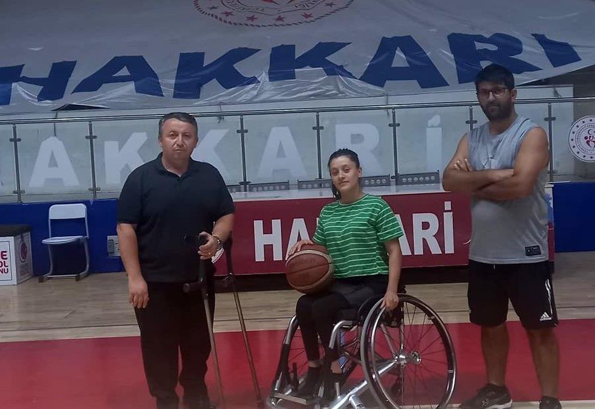 Hollandalı Hayırseverden Hakkari Sümbül Engelliler Spor Kulübü'ne Spor Sandalye Hibe Edildi