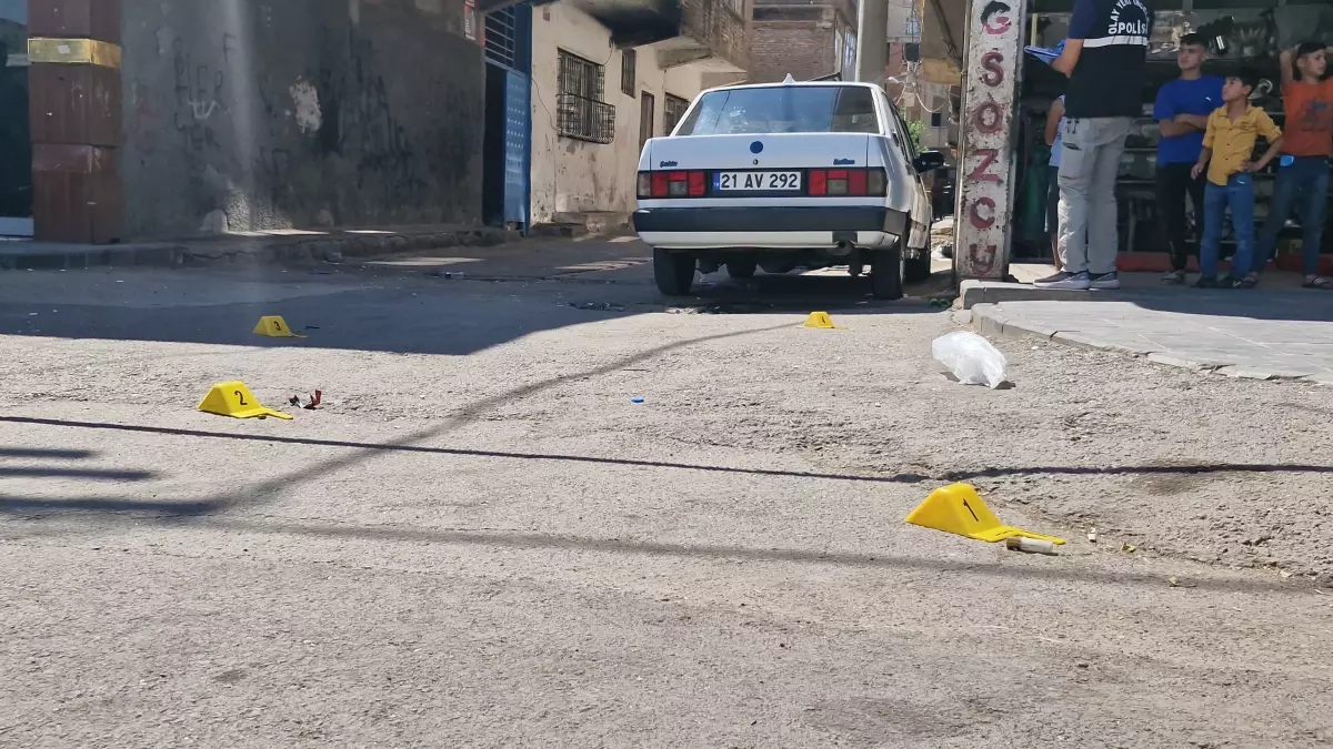 Diyarbakır'da Husumetli Aileler Arasında Tabancalı Kavga