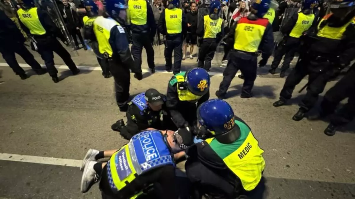 İngiltere'de Aşırı Sağcı Eylemler Devam Ediyor