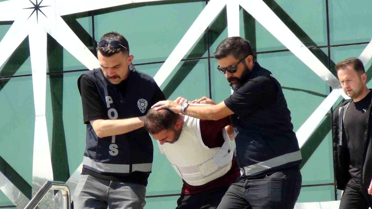 Kars'ta Cinayet Zanlısı Tır İle Yurt Dışına Kaçarken Yakalandı