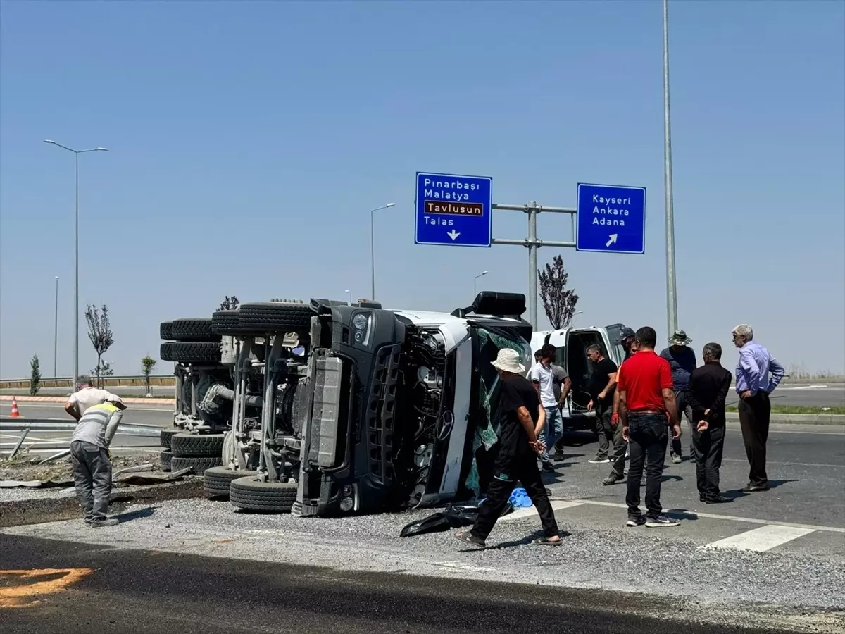 Kayseri'de Beton Mikseri Devrildi, Sürücü Hayatını Kaybetti