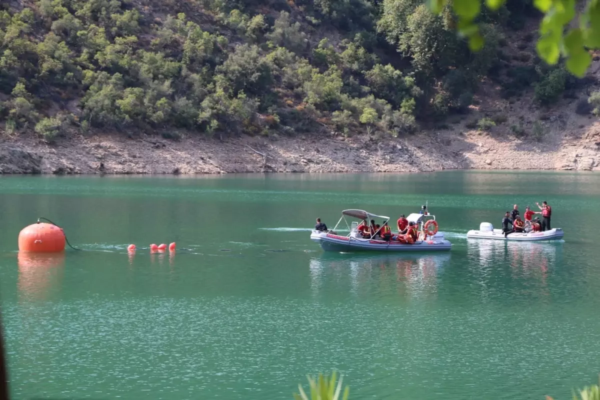 Adana'da düşen helikopter gölde bulundu
