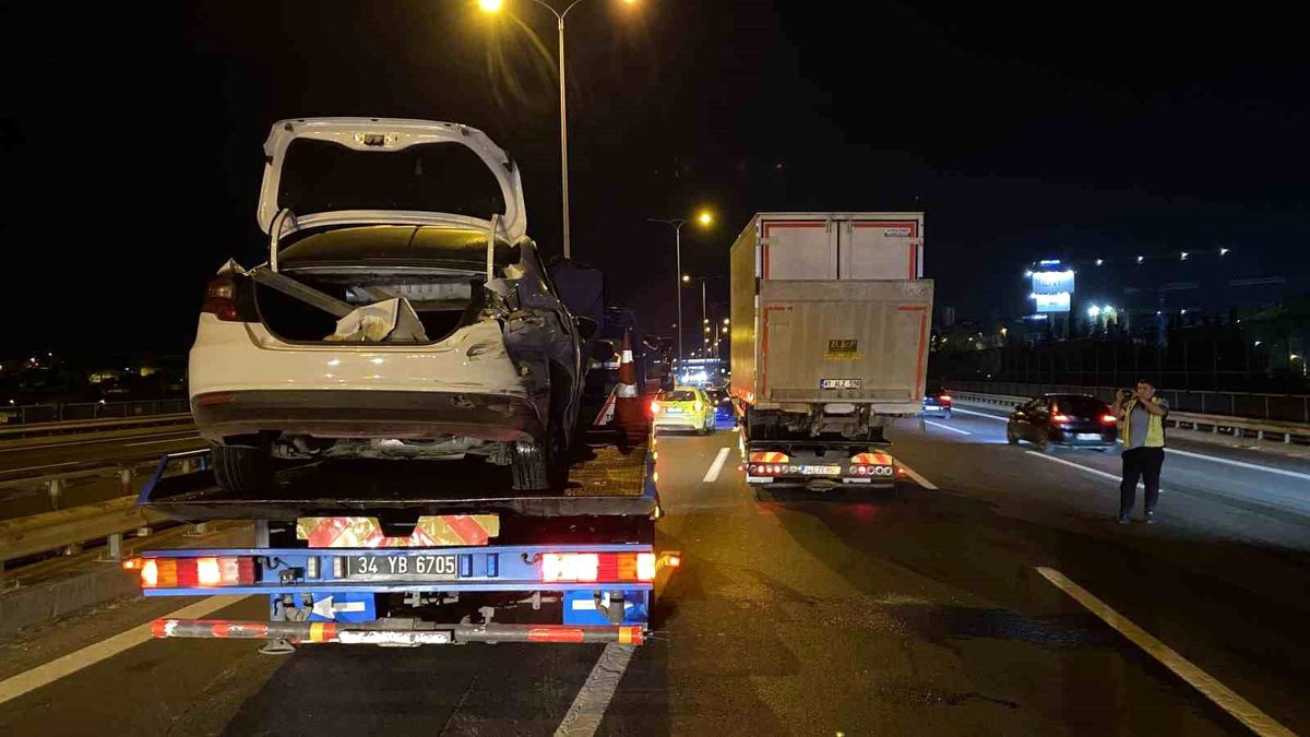 TEM Otoyolu'nda Zincirleme Kaza: 3 Kişi Yaralandı