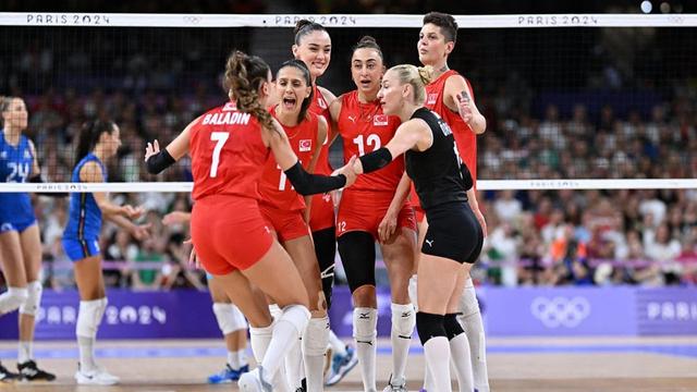 Türkiye-Çin maç beşinci seti kim kazandı? Çin-Türkiye çeyrek final voleybol maçı beşinci set kaç kaç bitti? Türkiye-Çin voleybol maçı son set sonucu!