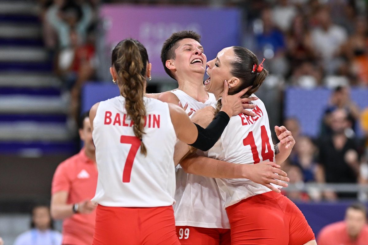 Türkiye yarı finalde! Türkiye yarı finalde kiminle oynayacak? Filenin Sultanları yarı final maçı ne zaman?