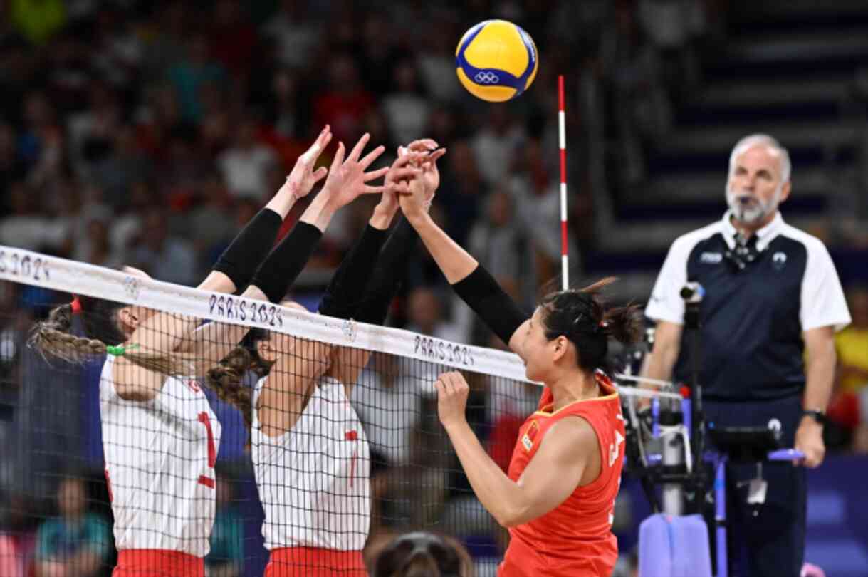 Türkiye yarı finalde! Türkiye yarı finalde kiminle oynayacak? Filenin Sultanları yarı final maçı ne zaman?
