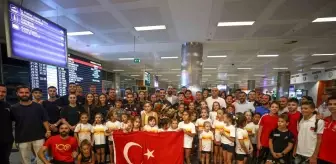 Ferhat Arıcan İzmir'de Coşkuyla Karşılandı