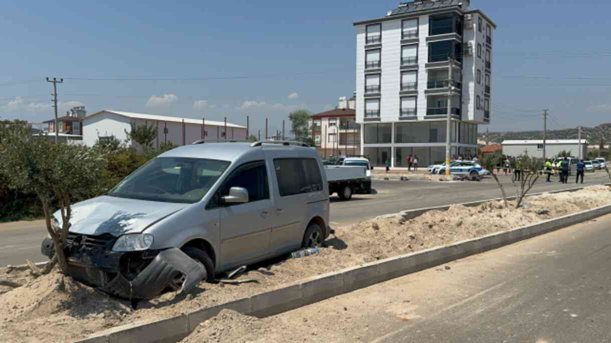 Kontrolsüz kavşakta öldüren kaza! 14 yaşındaki sürücü hayatını kaybetti
