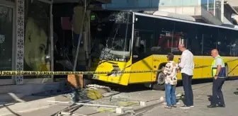 Pendik'te İETT otobüsü kuaför dükkanına daldı: 6 yaralı