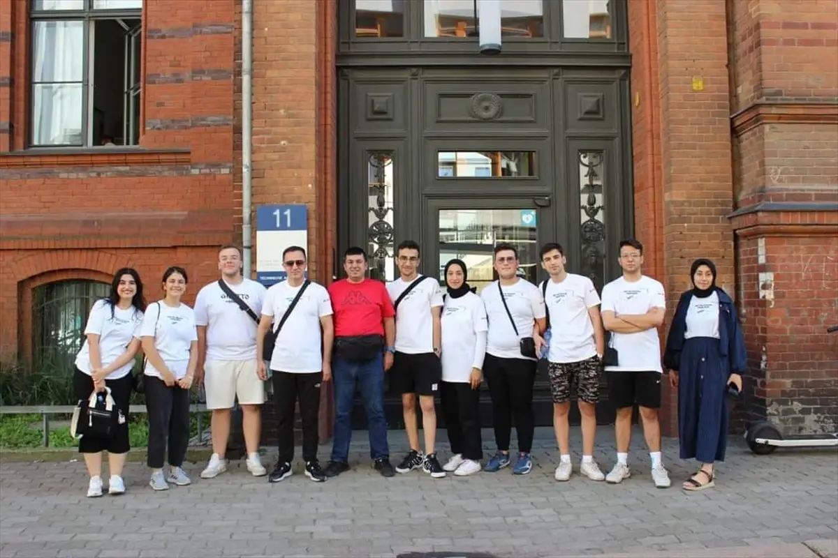 Siirt'ten 12 kişi Avrupa gezisine katıldı