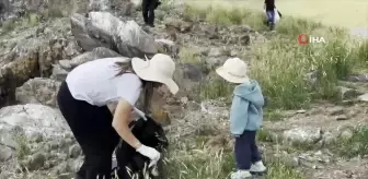 Taşlıçay Balık Gölü adasında kuşlar için temizlik seferberliği