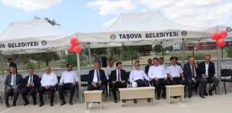 Taşova'ya Yarı Olimpik Kapalı Yüzme Havuzu Hizmete Açıldı