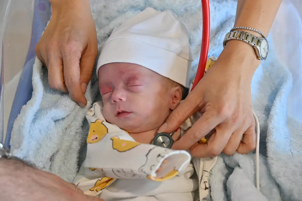 980 Gramlık Bebek Türkiye'de İlk Kez Anjiyo İle Tedavi Edildi