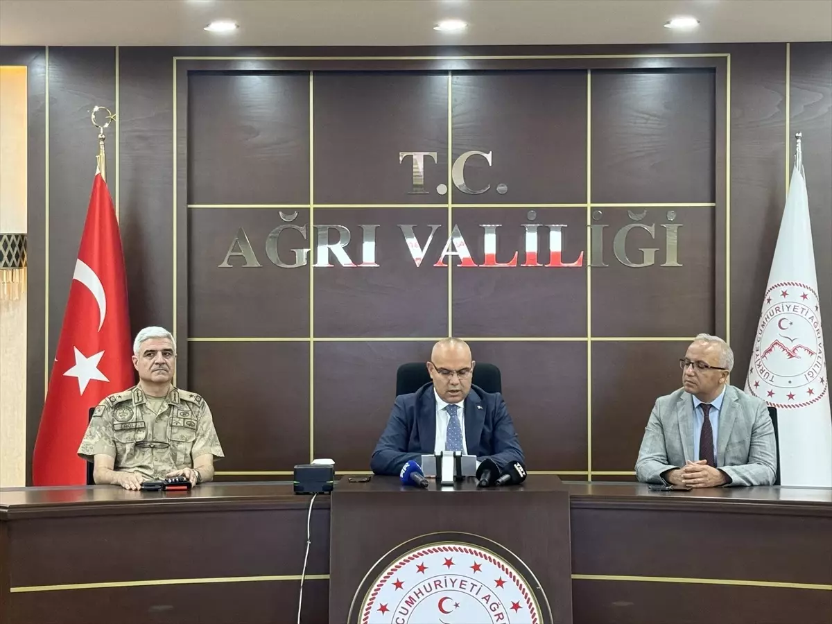 Ağrı'da 966 düzensiz göçmenin girişi engellendi