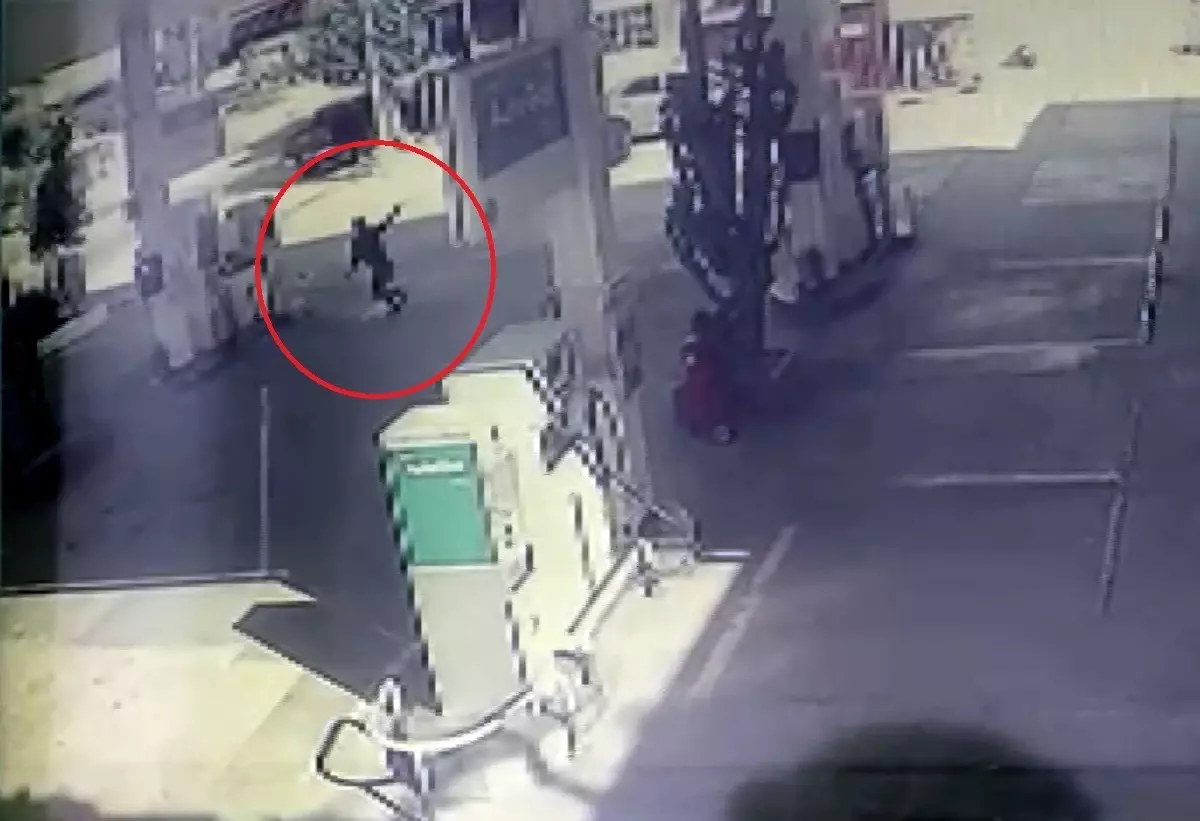 Adana'da Akaryakıt İstasyonunda Çalışan Adam Başından Vurularak Öldürüldü