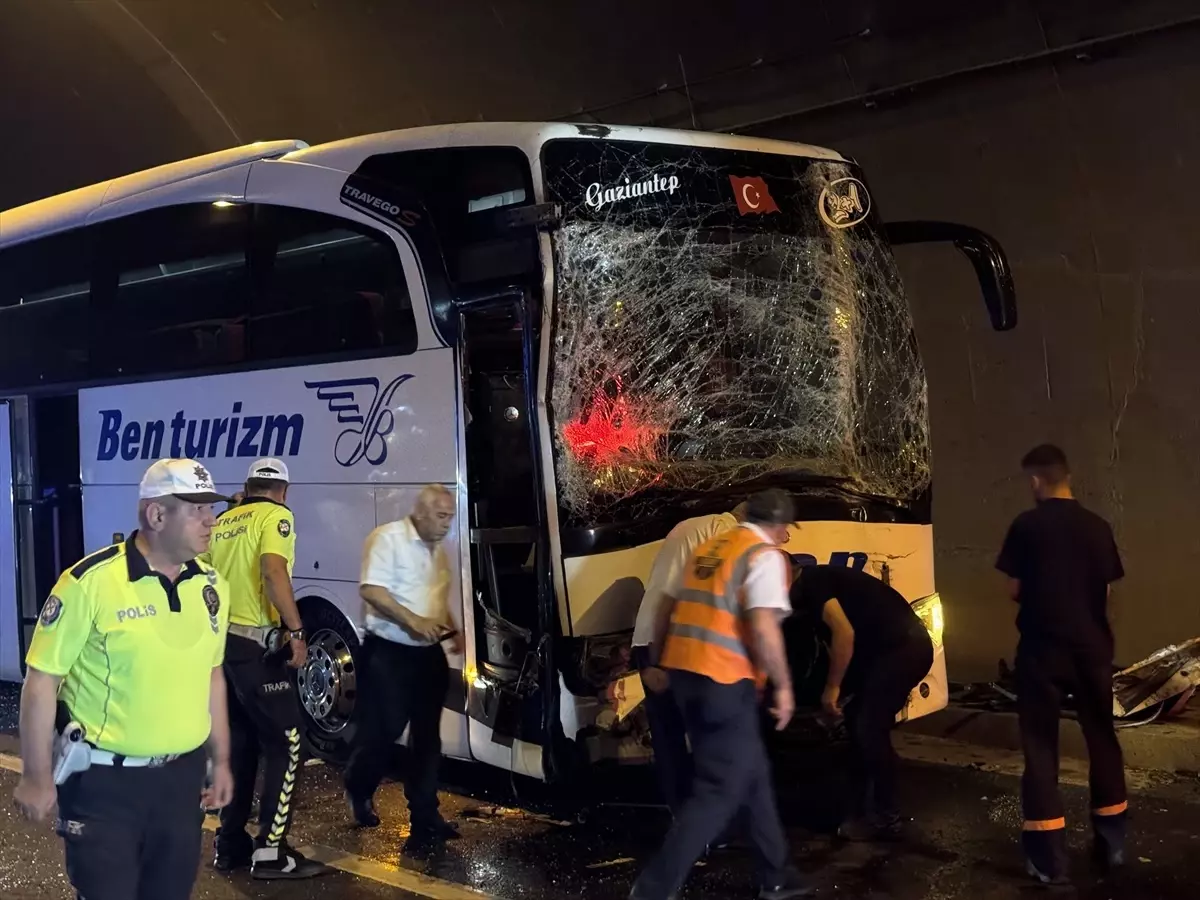 Anadolu Otoyolu'nda zincirleme trafik kazası: 15 yaralı