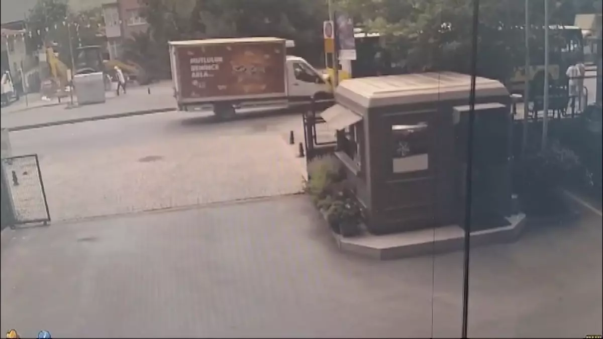 Ataşehir'de İETT otobüsüne zincirleme kaza