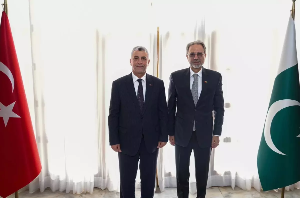 Ticaret Bakanı Ömer Bolat, Pakistan'ın İslamabad Büyükelçiliğini ziyaret etti