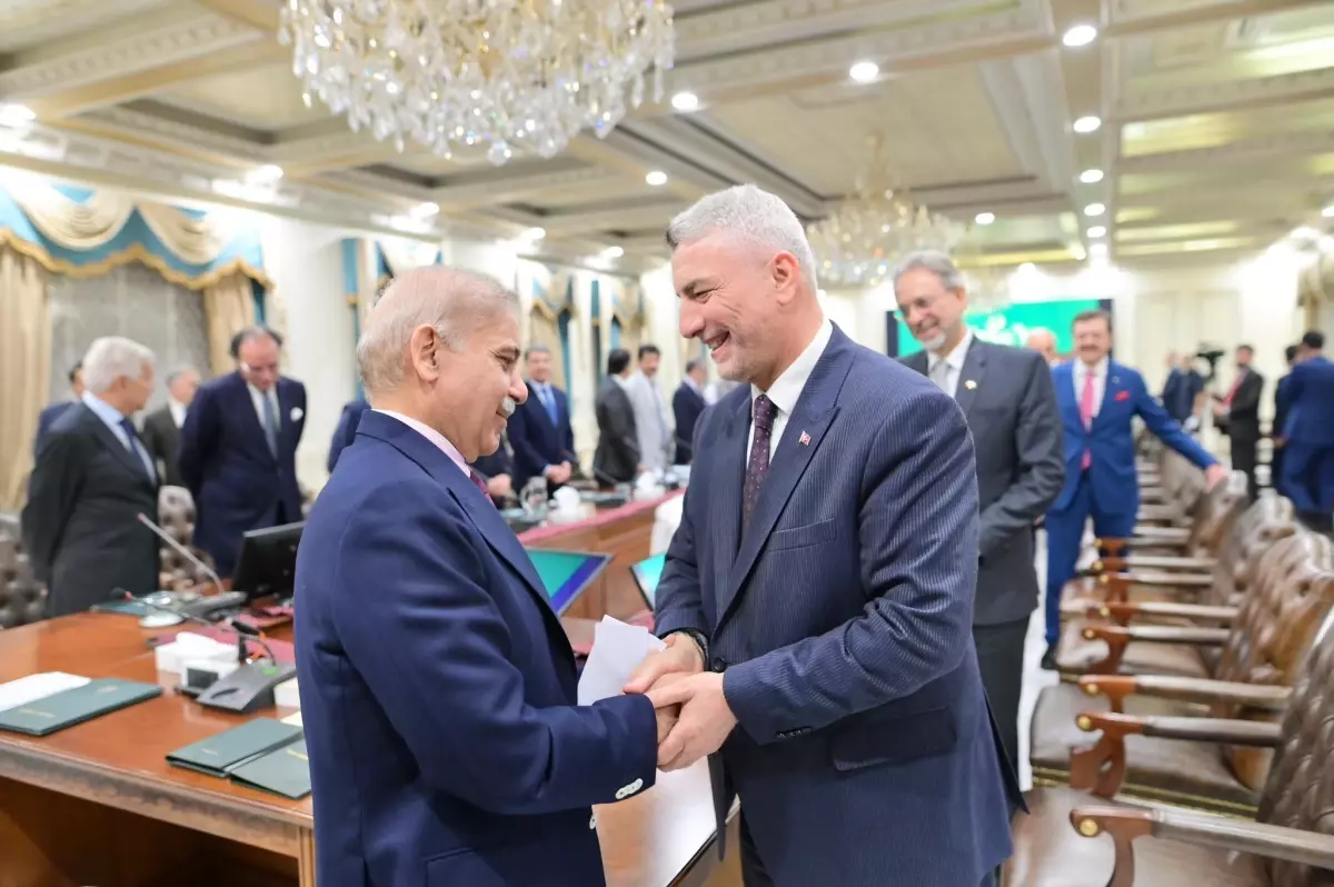 Bakan Bolat, Türkiye'nin İslamabad Büyükelçiliğini ziyaret etti (2)