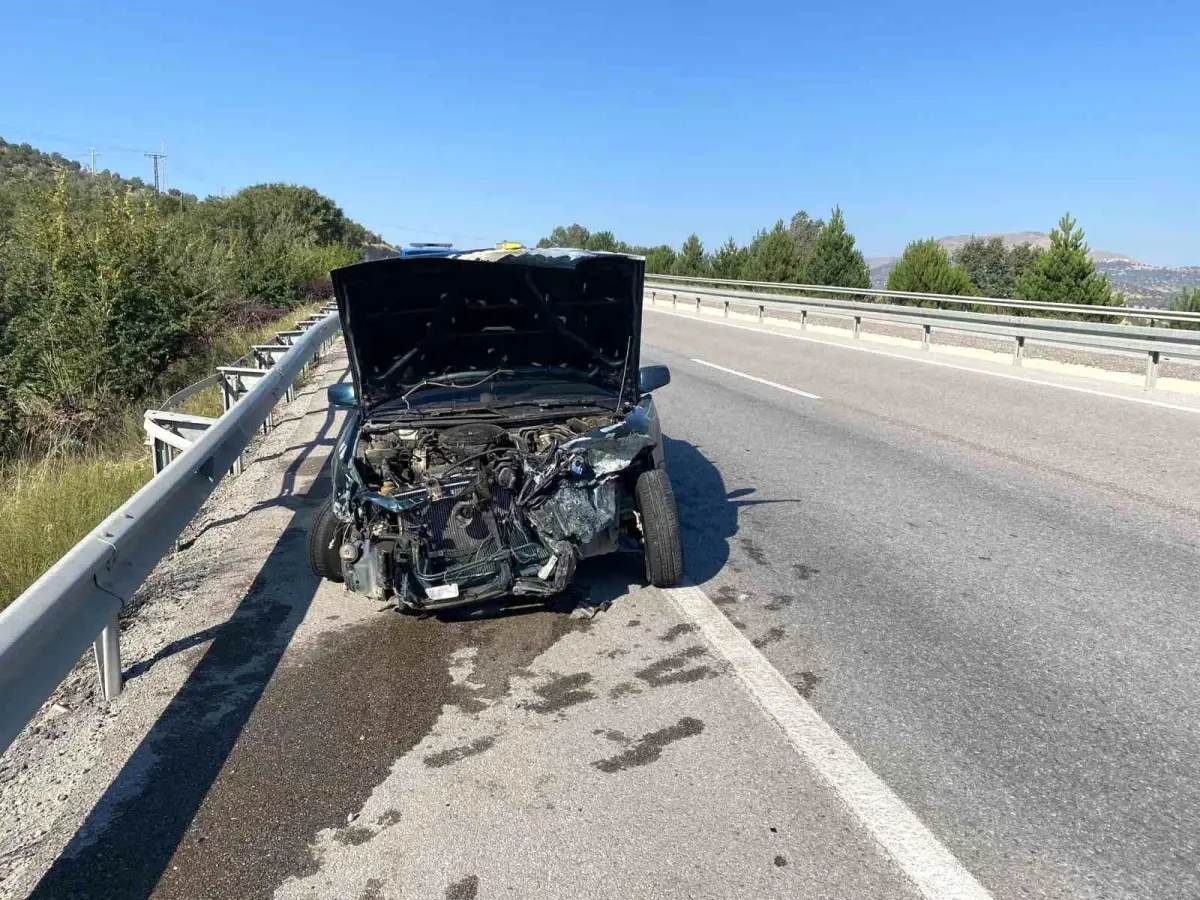 Afyonkarahisar'da Otomobil Kazası: 4 Kişi Yaralandı