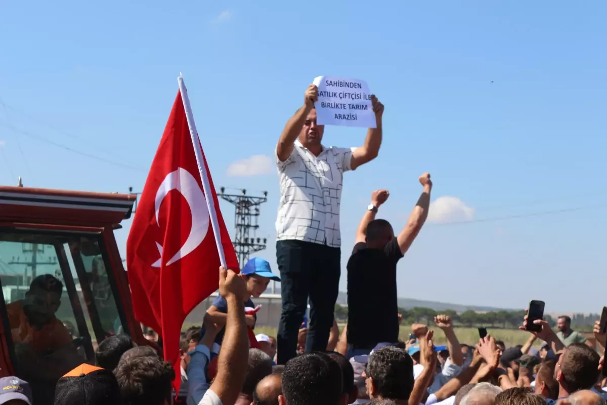 Çiftçiler Bursa-Balıkesir yolunu traktörleriyle kapattı