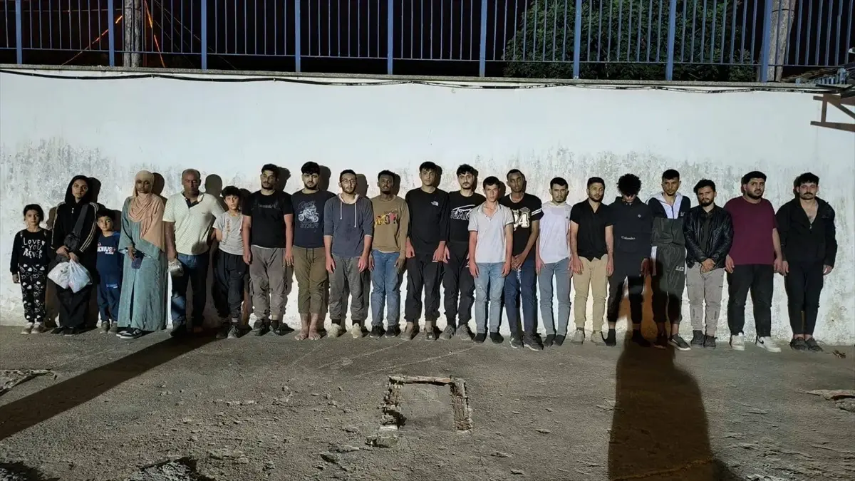 Edirne'de yasa dışı yollarla yurda giren 30 düzensiz göçmen yakalandı