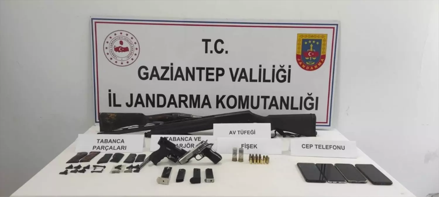 Gaziantep'te yapılan çalışmalarda 21 şüpheliden 42 silah ele geçirildi