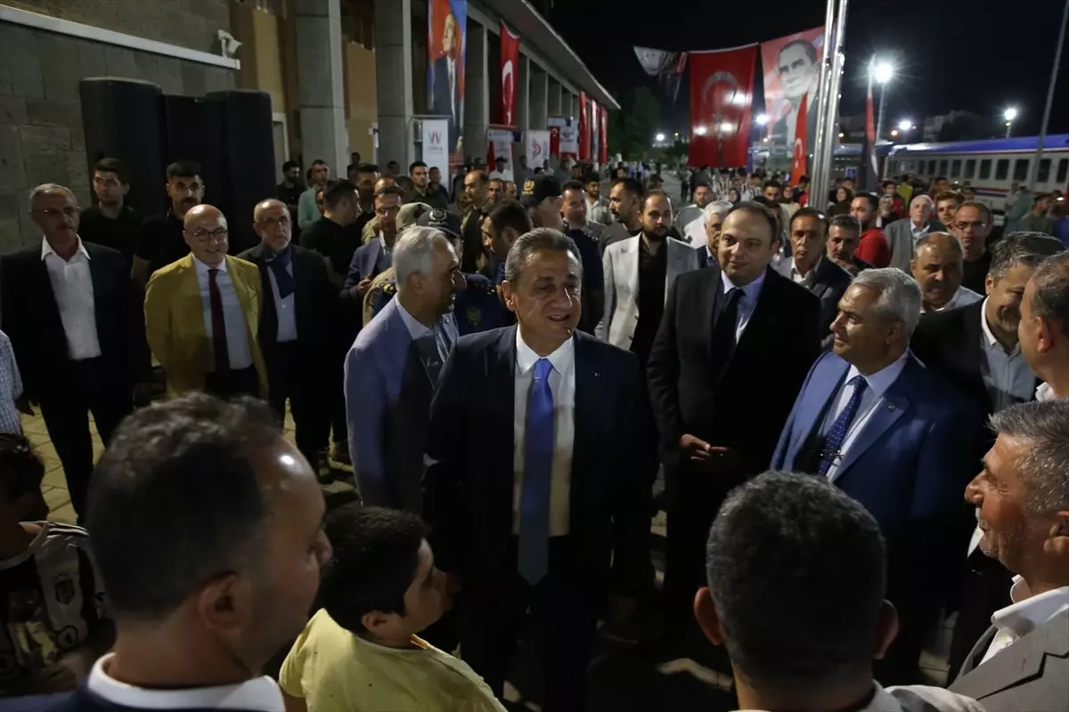 Turistik Tatvan Treni Bitlis'e Ulaştı