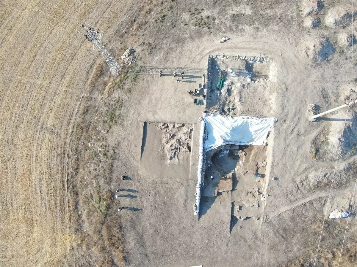 Afyonkarahisar'da Üçhöyük kazısı Japon bilim insanlarının katılımıyla devam ediyor