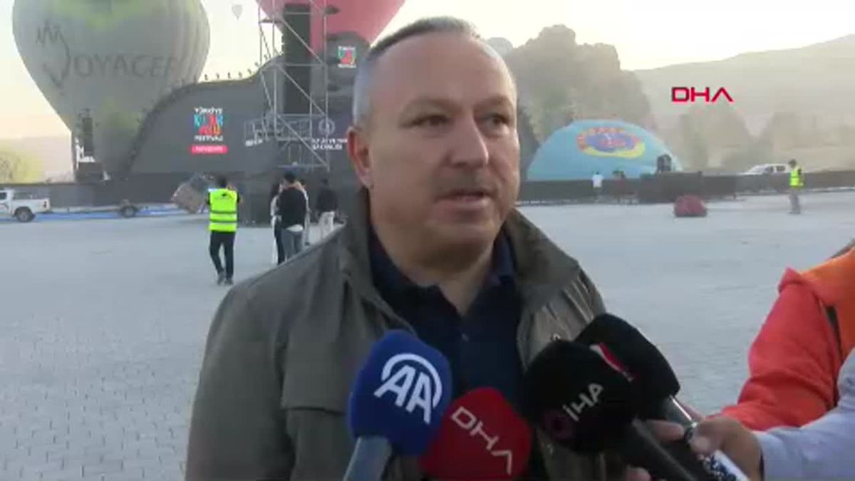 Kapadokya Balon ve Kültür Yolu Festivali'nde 35 farklı figürlü balon gökyüzünü renklendirdi