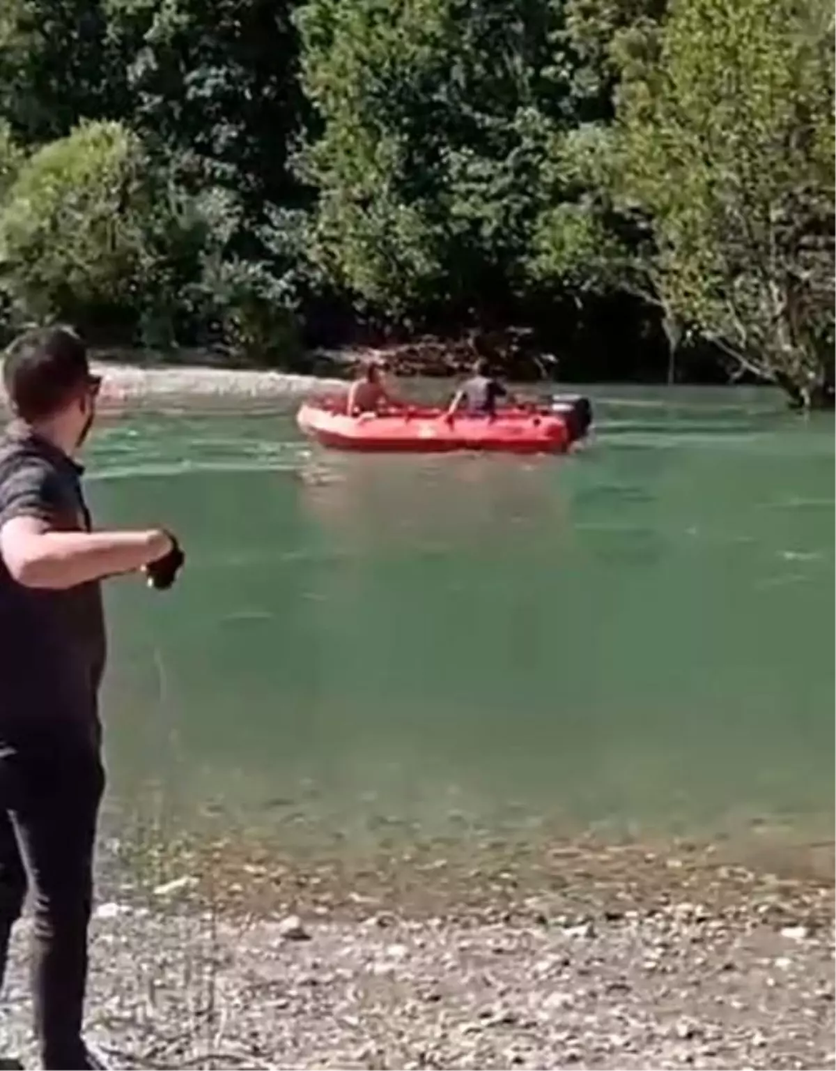 Tunceli'de kayalık bölgede mahsur kalan genç joker botla kurtarıldı