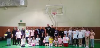 Ankara'nın Nallıhan ilçesinde belediye tarafından açılan spor kursları ilgi görüyor