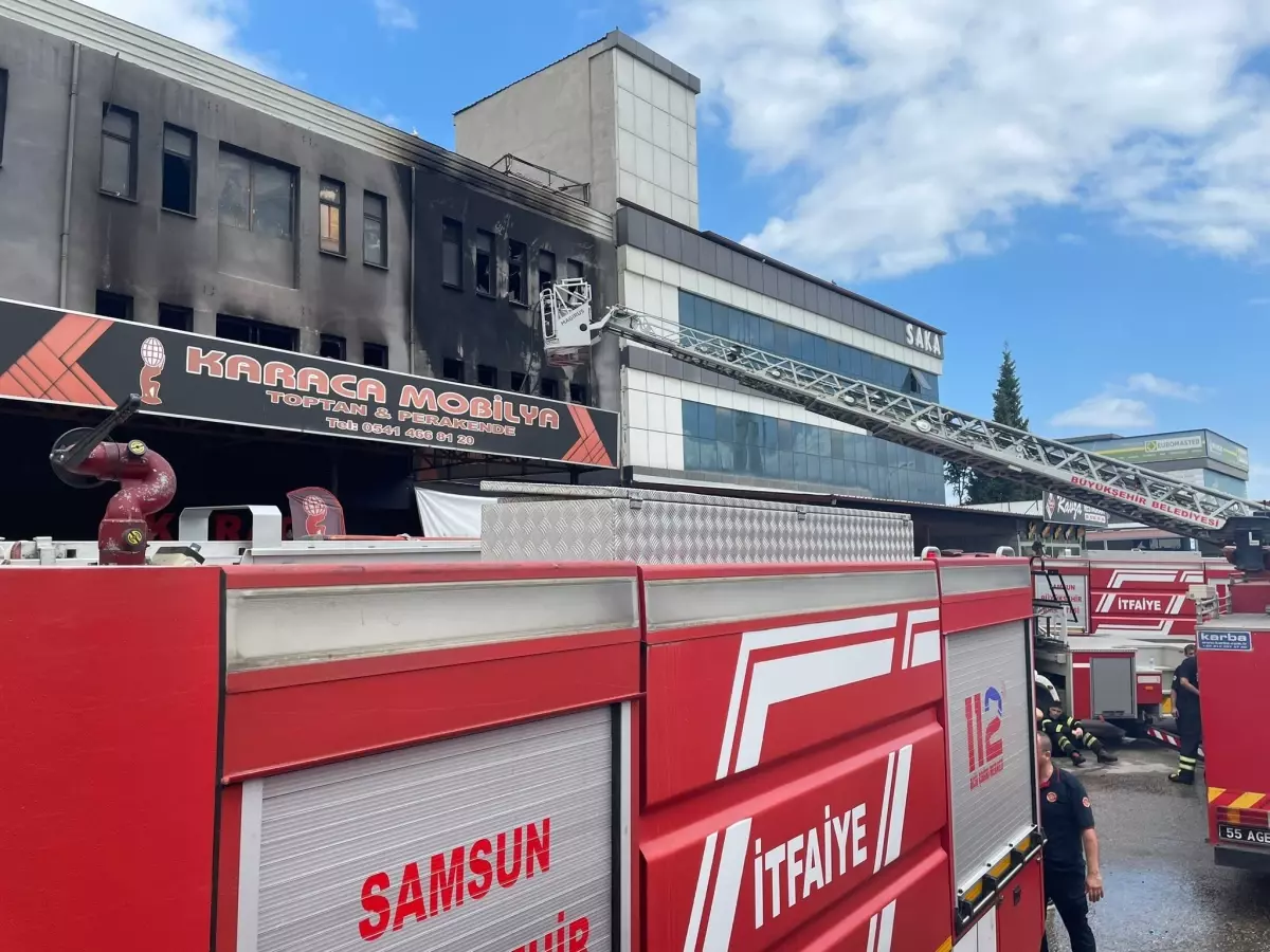 Samsun'da Mobilya İmalathanesinde Yangın Çıktı