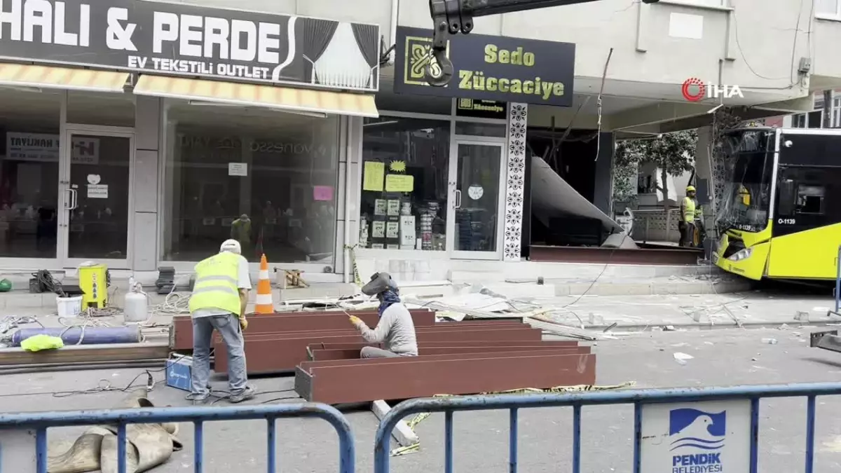 Pendik'te İETT otobüsünün çarptığı binada güçlendirme çalışmaları devam ediyor