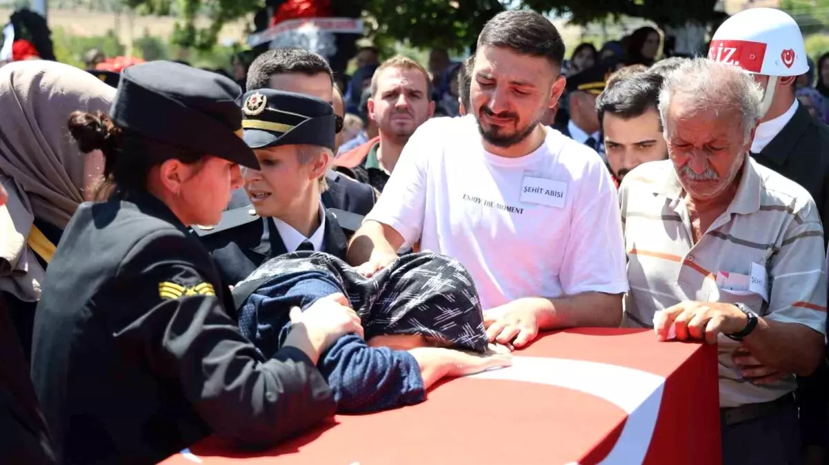 Pençe-Kilit Harekat Bölgesi'nde şehit olan Piyade Astsubay Çavuş Habip Murat Alp'in cenazesi Kırşehir'de defnedildi