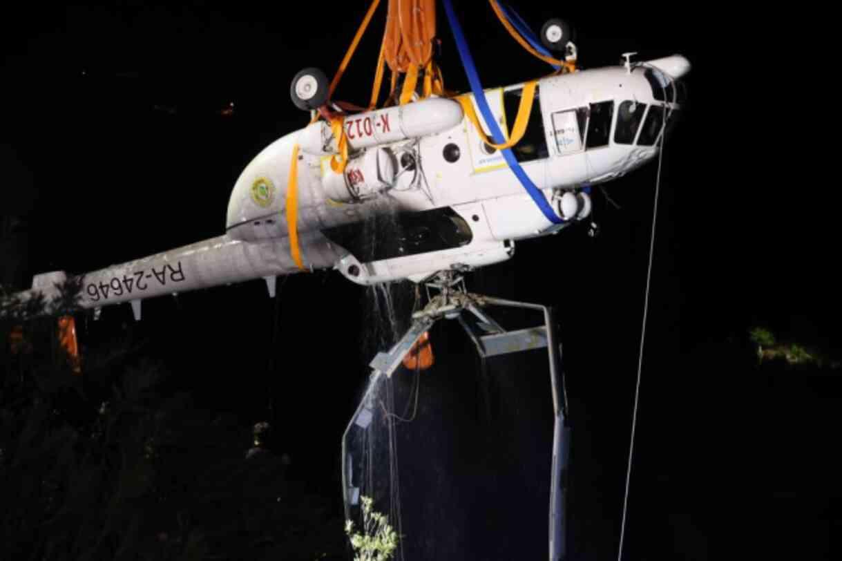 Su alırken baraja düşen helikopter çıkarıldı! Enkaz şimdi Rusya yolcusu