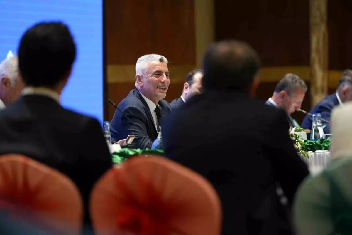 Ticaret Bakanı Ömer Bolat, Pakistan Başbakanı Şahbaz Şerif ile bir araya geldi