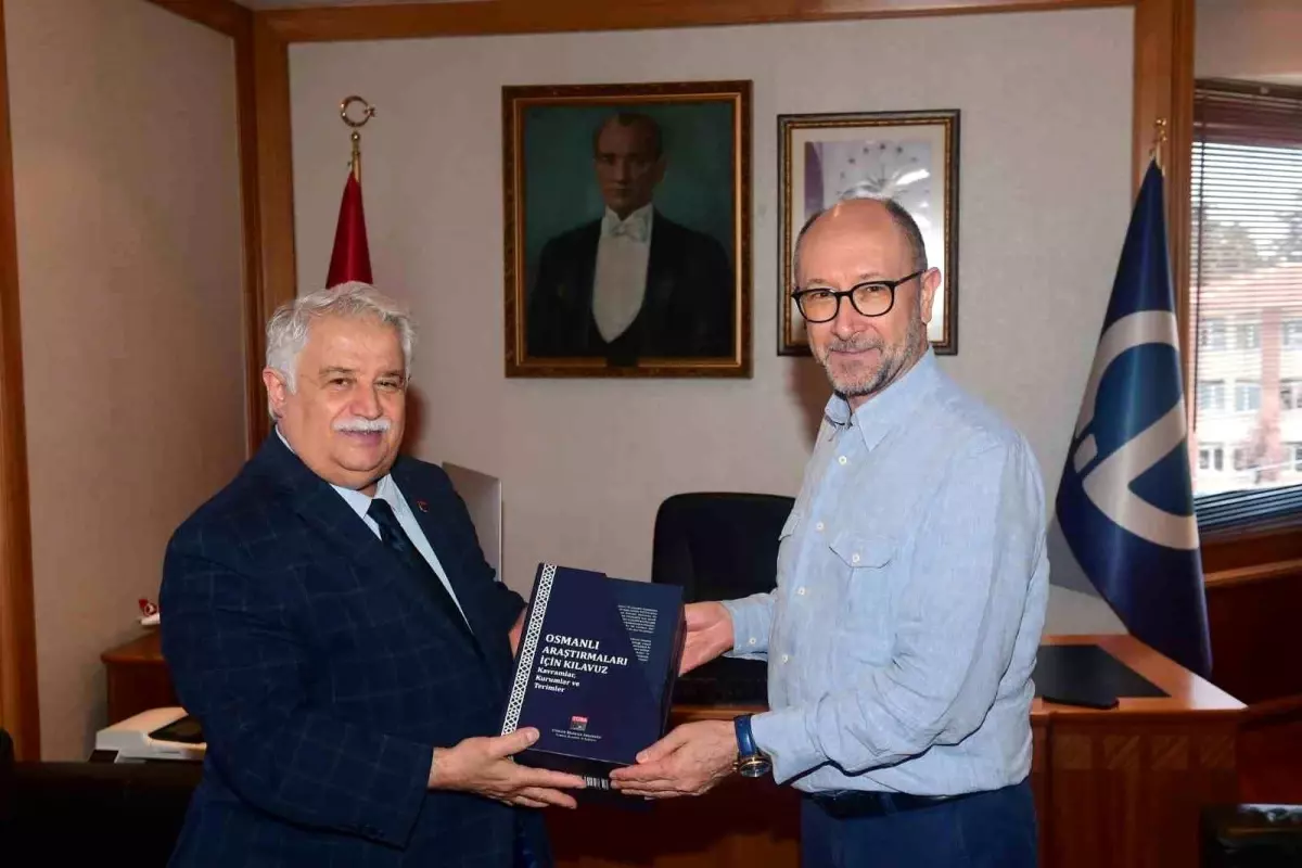 TÜBA Başkanı Prof. Dr. Muzaffer Şeker, Anadolu Üniversitesi Rektörü Prof. Dr. Fuat Erdal'ı ziyaret etti