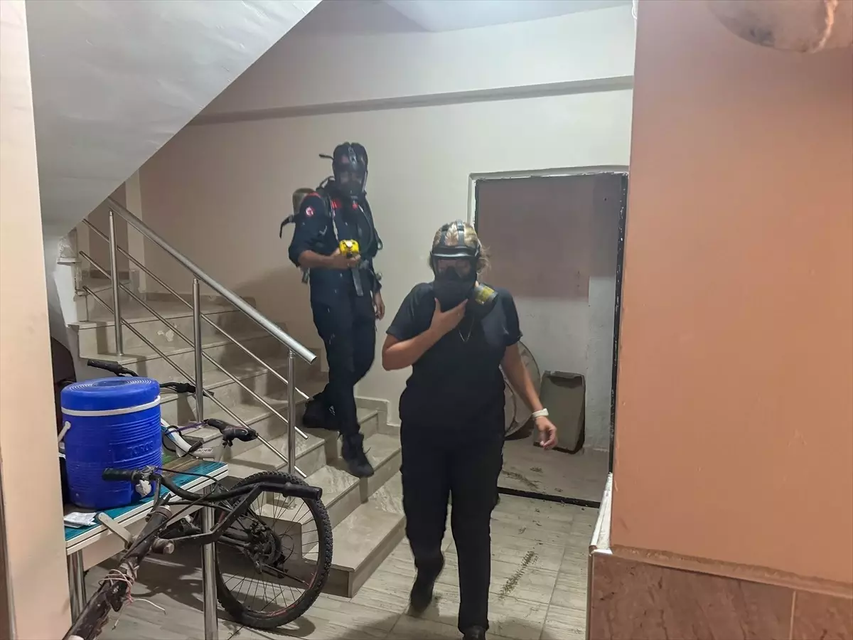 Uşak'ta Beton Düzleme Makinesi Gazıyla Zehirlenen İşçiler Hastaneye Kaldırıldı