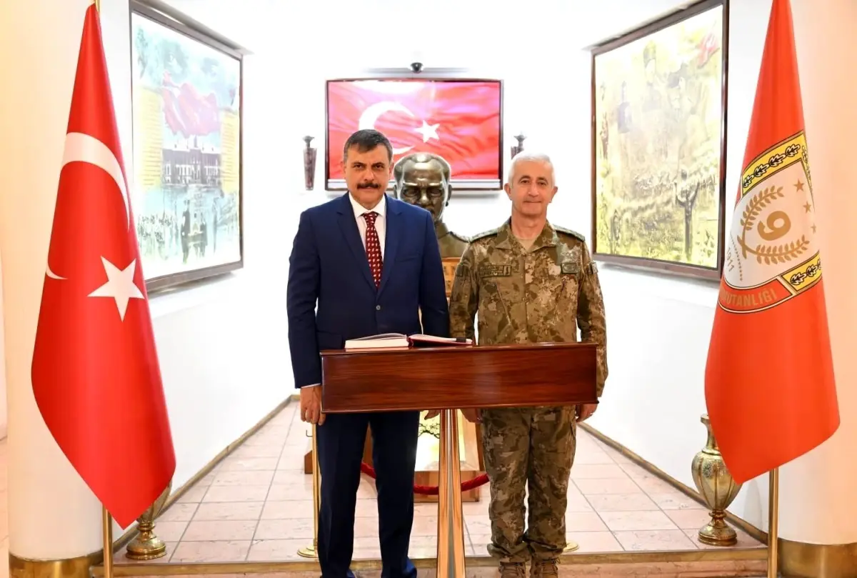 Erzurum Valisi Mustafa Çiftçi, 9'uncu Kolordu Tümgeneral Tevfik Algan'ı ziyaret etti