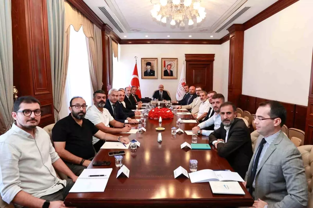 Bursa Valisi Üretim Fazlası Ürünler İçin Çiftçilere Destek Oluyor