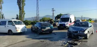 Orhangazi'de Zincirleme Trafik Kazası: 2 Yaralı