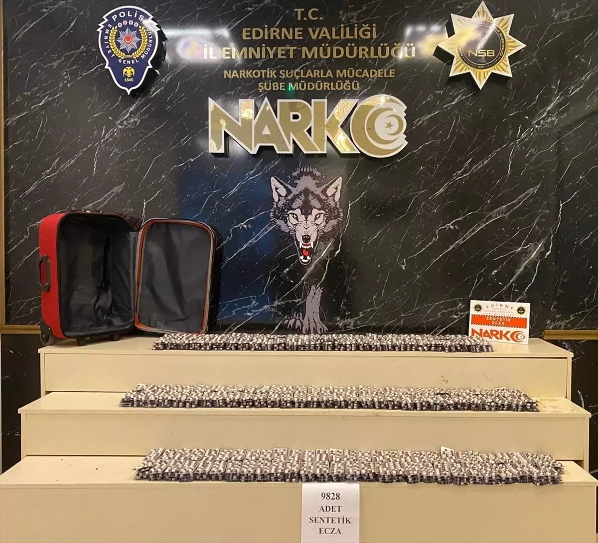 Edirne'de Uyuşturucu Operasyonunda 9 Bin 828 Sentetik Ecza Hapı Ele Geçirildi