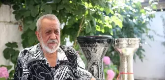 80 Yaşındaki Müzisyen Ömer Darcanlı, Dedesinden Öğrendiği Darbuka Ritimleriyle Avrupa'da Konserler Verdi