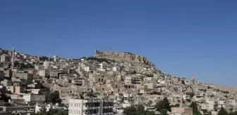 Mardin ve Diyarbakır'da Düğün Fotoğrafları Sıcak Hava Altında Çekiliyor