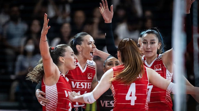 CANLI ANLATIM | Türkiye-Brezilya voleybol maçı canlı yayın izle! Paris 2024 Filenin Sultanları bronz madalya