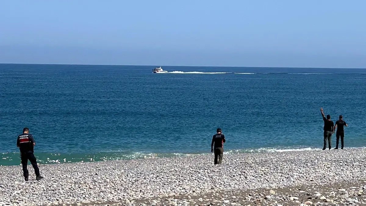 Kastamonu'da Tekne Battı: 3 Kişi Kayboldu
