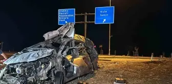 Uşak'ta Trafik Kazasında Minibüs Sürücüsü Hayatını Kaybetti